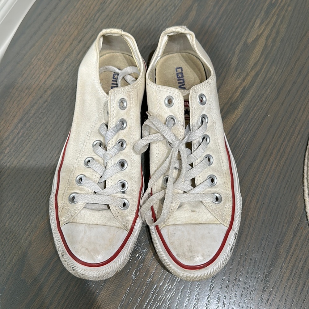 White converse low tops
